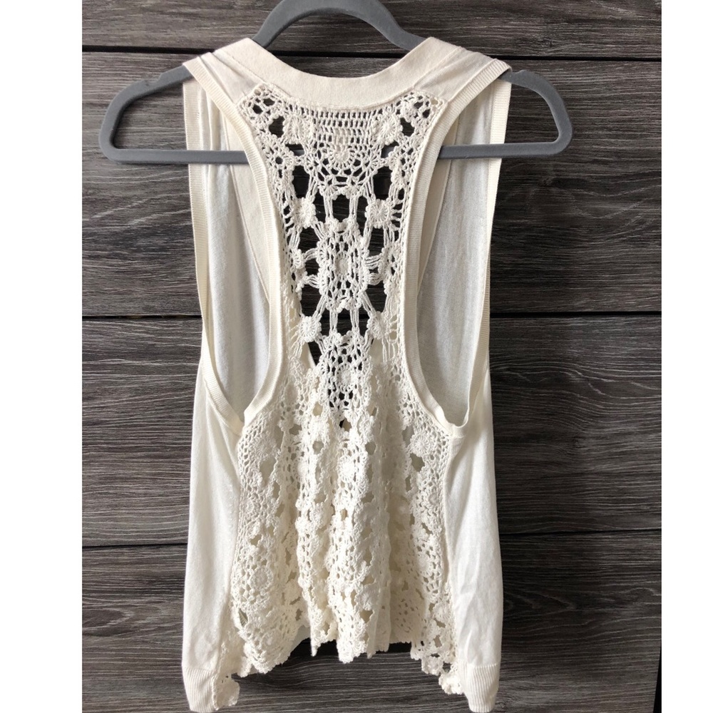 3 for 25 💕 American Eagle Crochet cutoff knit